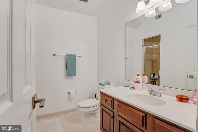 10219 ASPEN WILLOW DR, Fairfax, VA 22032