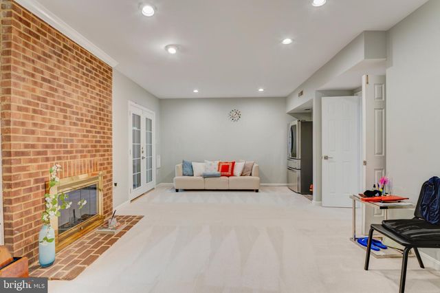 10219 ASPEN WILLOW DR, Fairfax, VA 22032
