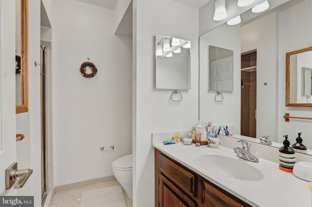 10219 ASPEN WILLOW DR, Fairfax, VA 22032