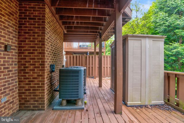 10219 ASPEN WILLOW DR, Fairfax, VA 22032