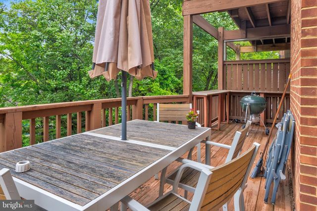10219 ASPEN WILLOW DR, Fairfax, VA 22032
