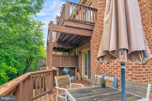 10219 ASPEN WILLOW DR, Fairfax, VA 22032