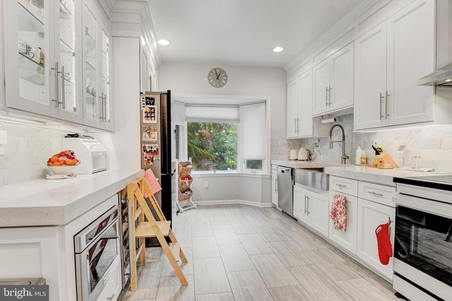 10219 ASPEN WILLOW DR, Fairfax, VA 22032