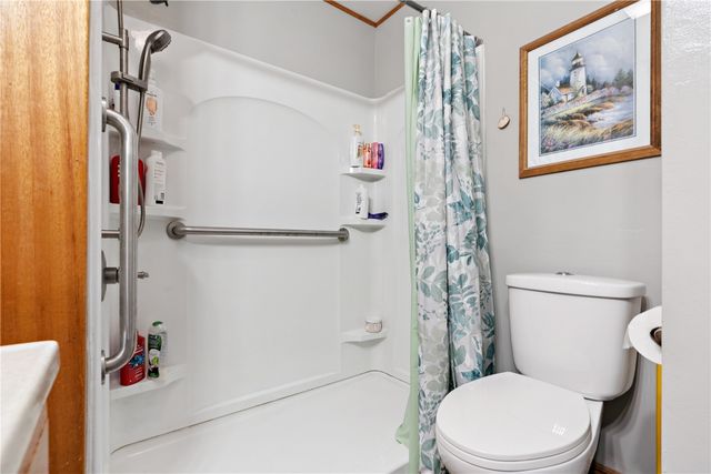 1104 East 2nd St, Vinton, IA 52349