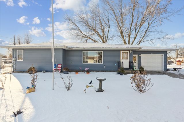 1104 East 2nd St, Vinton, IA 52349