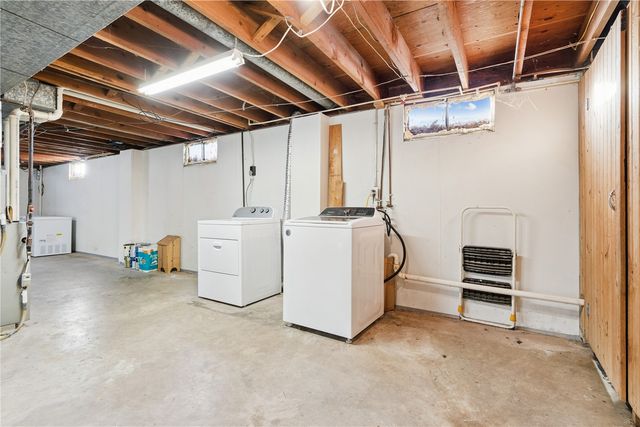 1104 East 2nd St, Vinton, IA 52349