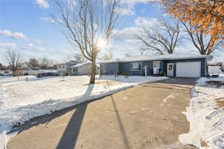 1104 East 2nd St, Vinton, IA 52349