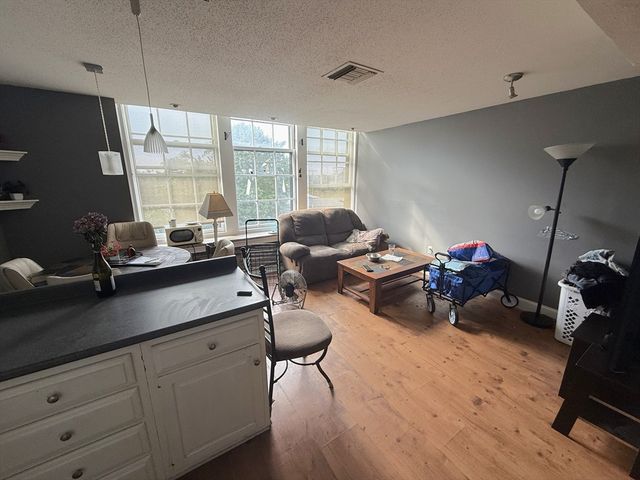 201 Thorndike St 2-27, Lowell, MA 01852