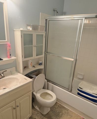 201 Thorndike St 2-27, Lowell, MA 01852