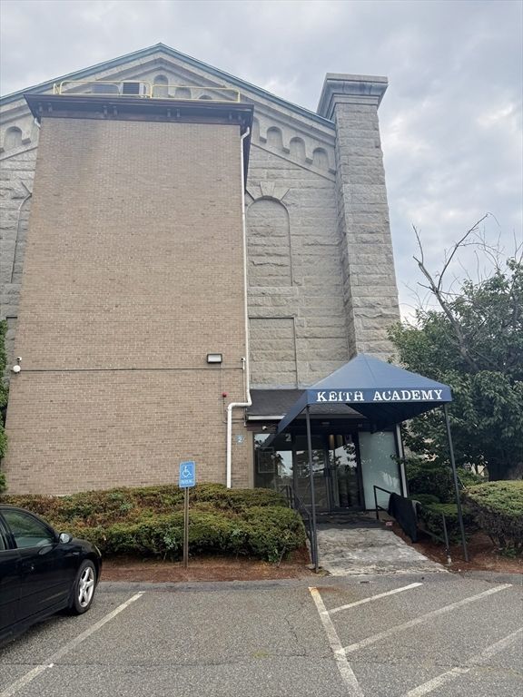 201 Thorndike St 2-27, Lowell, MA 01852