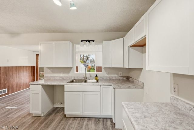 321 Adams Street, Newton Falls, OH 44444