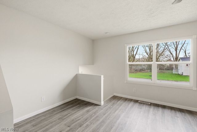 321 Adams Street, Newton Falls, OH 44444