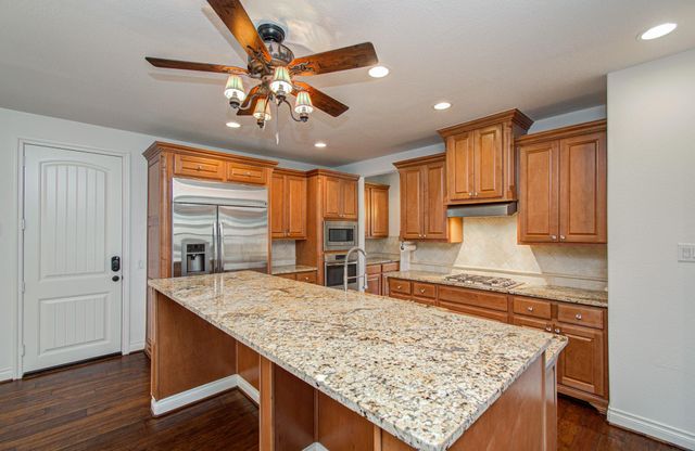 6621 N Main Street, Houston, TX 77009
