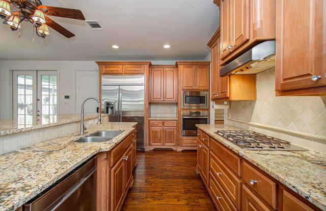 6621 N Main Street, Houston, TX 77009
