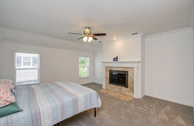 6621 N Main Street, Houston, TX 77009