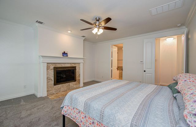 6621 N Main Street, Houston, TX 77009