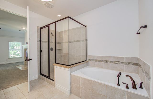 6621 N Main Street, Houston, TX 77009