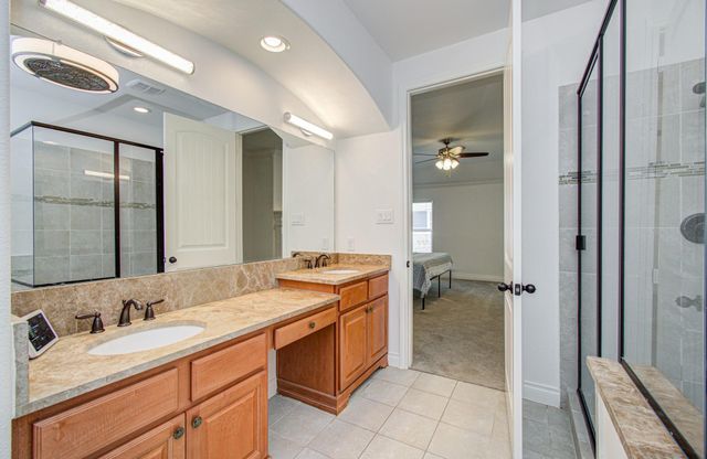 6621 N Main Street, Houston, TX 77009