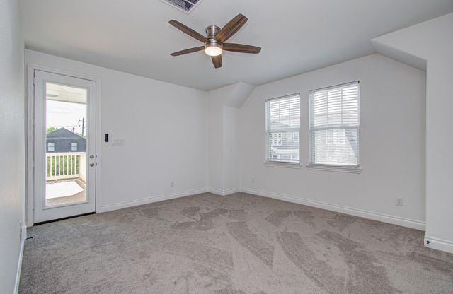 6621 N Main Street, Houston, TX 77009
