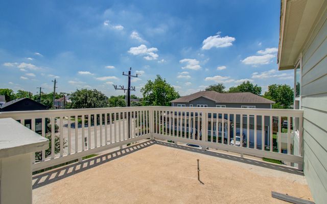 6621 N Main Street, Houston, TX 77009