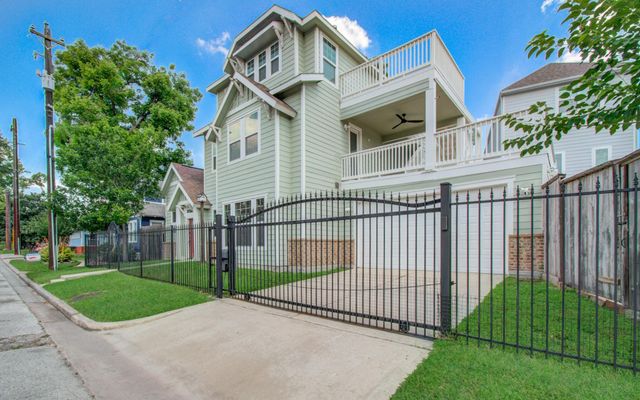 6621 N Main Street, Houston, TX 77009