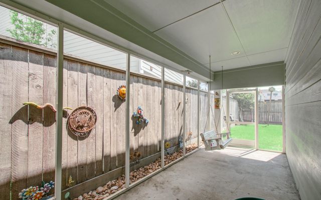 6621 N Main Street, Houston, TX 77009