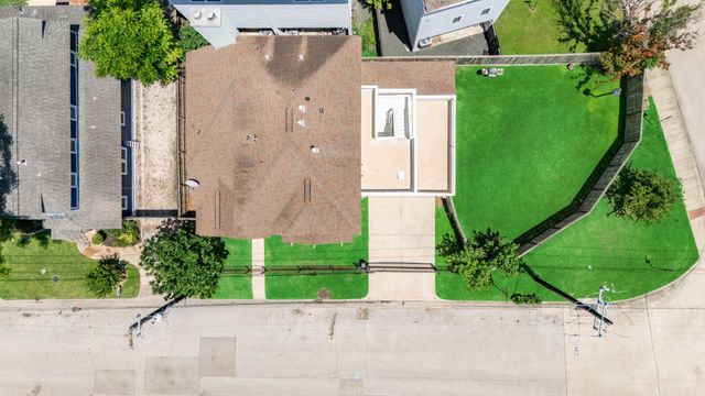 6621 N Main Street, Houston, TX 77009
