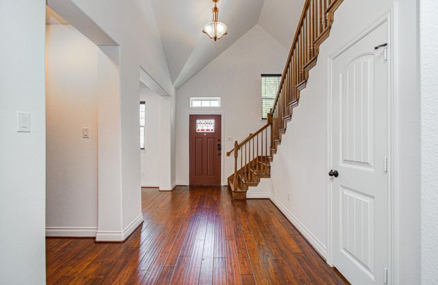 6621 N Main Street, Houston, TX 77009