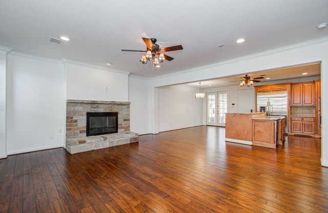 6621 N Main Street, Houston, TX 77009