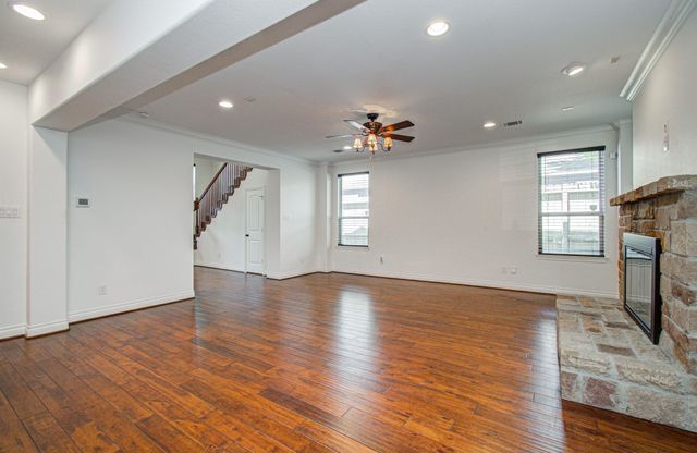 6621 N Main Street, Houston, TX 77009