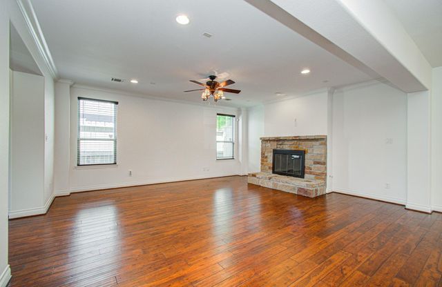 6621 N Main Street, Houston, TX 77009