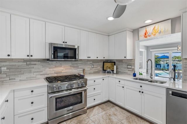 4310 40TH STREET S, St Petersburg, FL 33711
