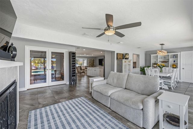 4310 40TH STREET S, St Petersburg, FL 33711