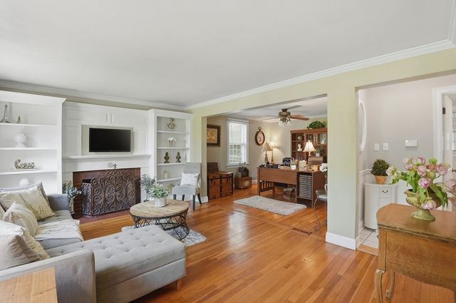 305 Hanover St, Hanover, MA 02339