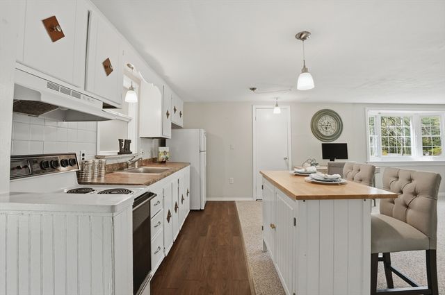305 Hanover St, Hanover, MA 02339