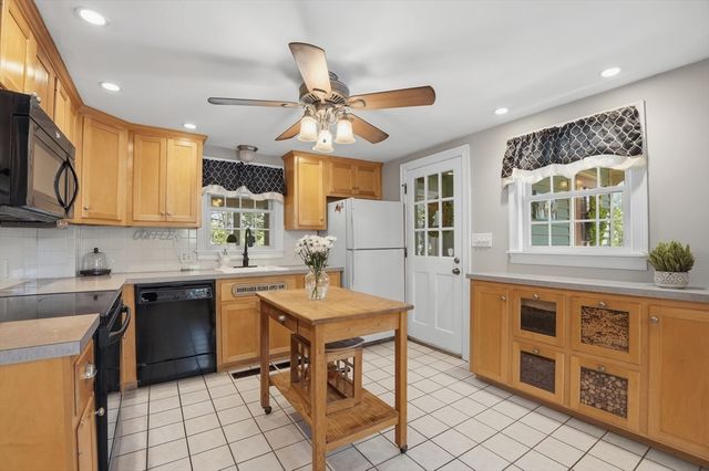 305 Hanover St, Hanover, MA 02339