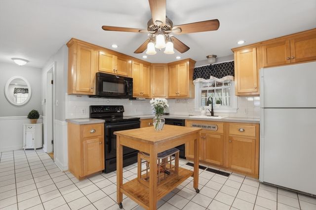 305 Hanover St, Hanover, MA 02339