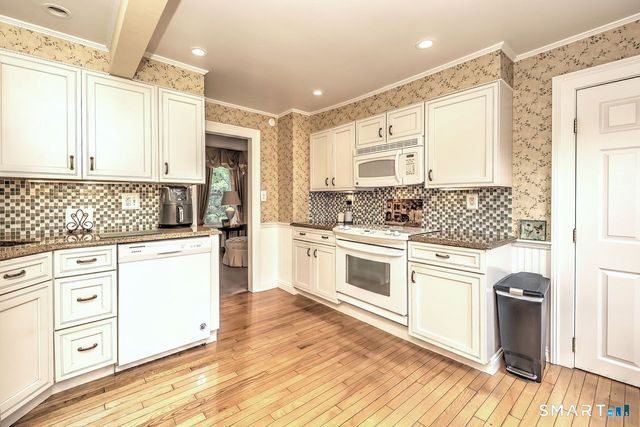 6 Harborside Drive, Milford, CT 06460
