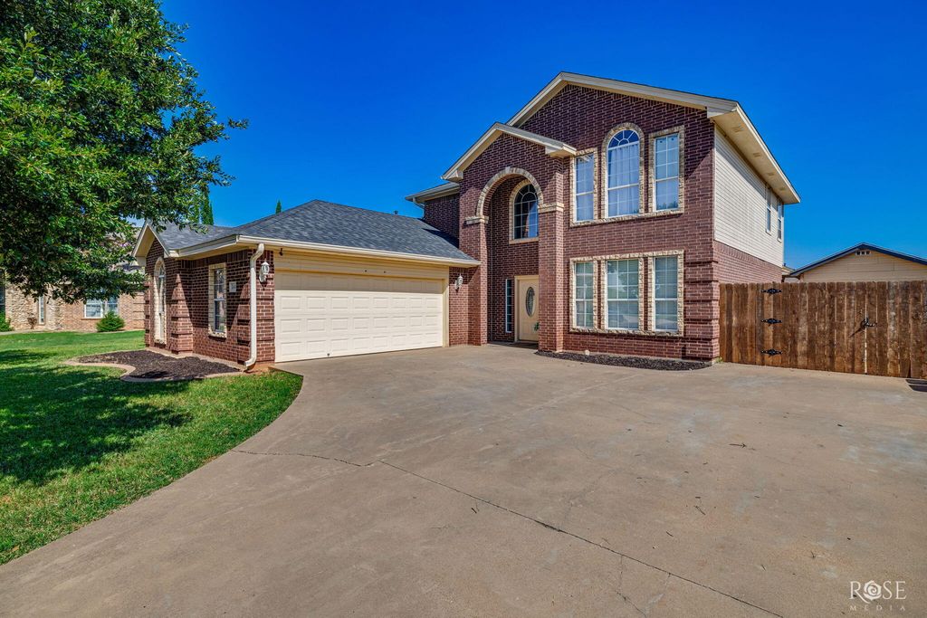 Image 1 of property listing at 5805 Lyndhurst Drive, San Angelo, TX 76901