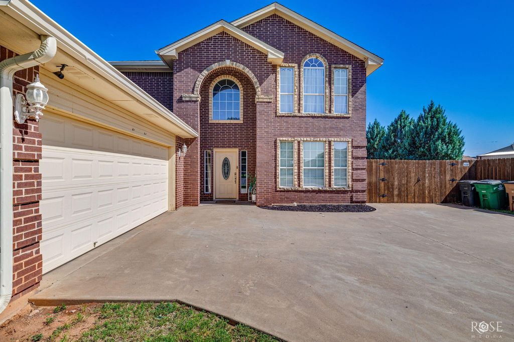 Image 3 of property listing at 5805 Lyndhurst Drive, San Angelo, TX 76901