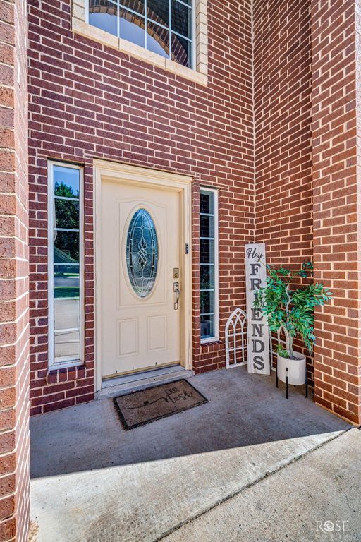 Image 4 of property listing at 5805 Lyndhurst Drive, San Angelo, TX 76901