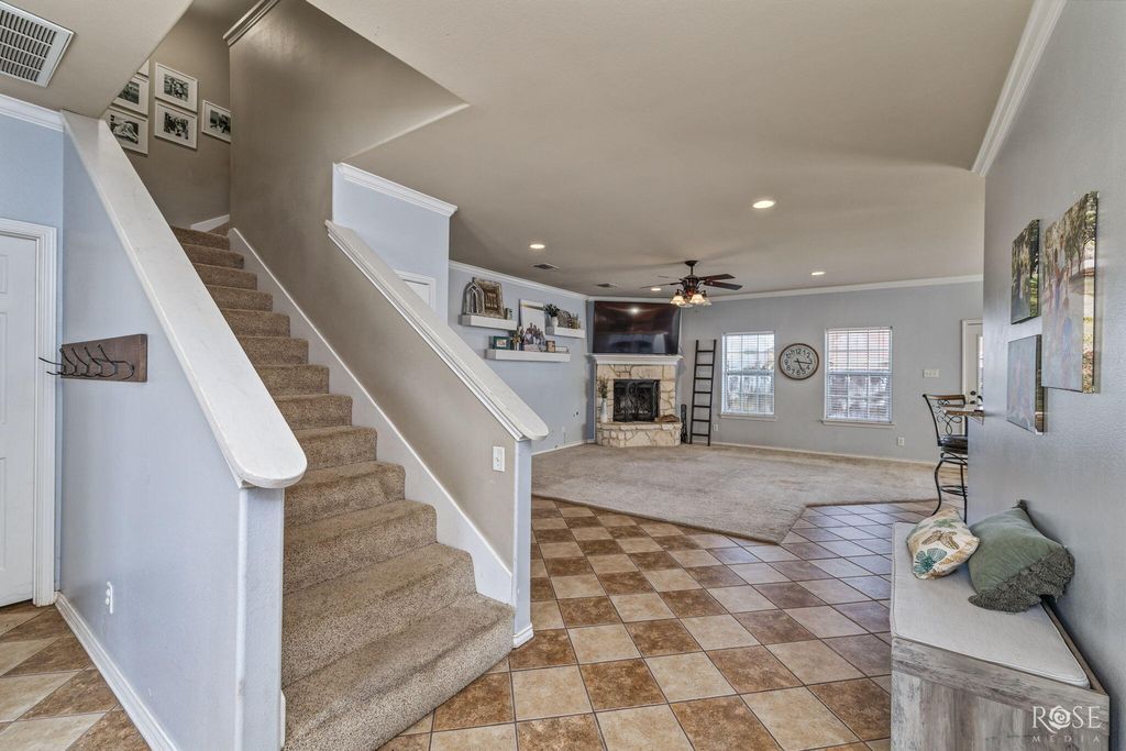 Image 5 of property listing at 5805 Lyndhurst Drive, San Angelo, TX 76901