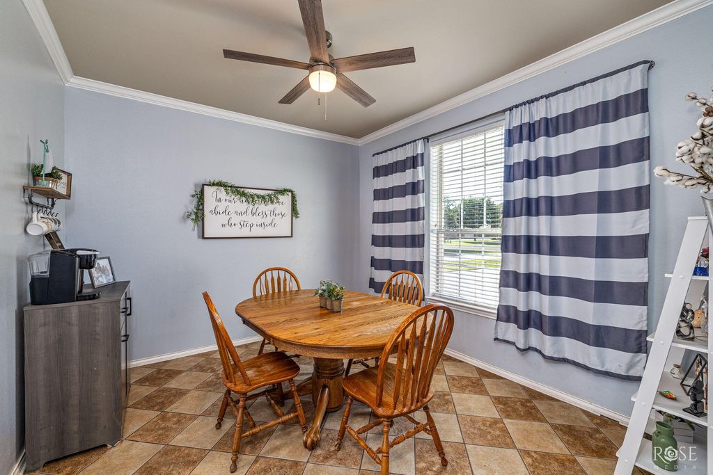 Image 6 of property listing at 5805 Lyndhurst Drive, San Angelo, TX 76901