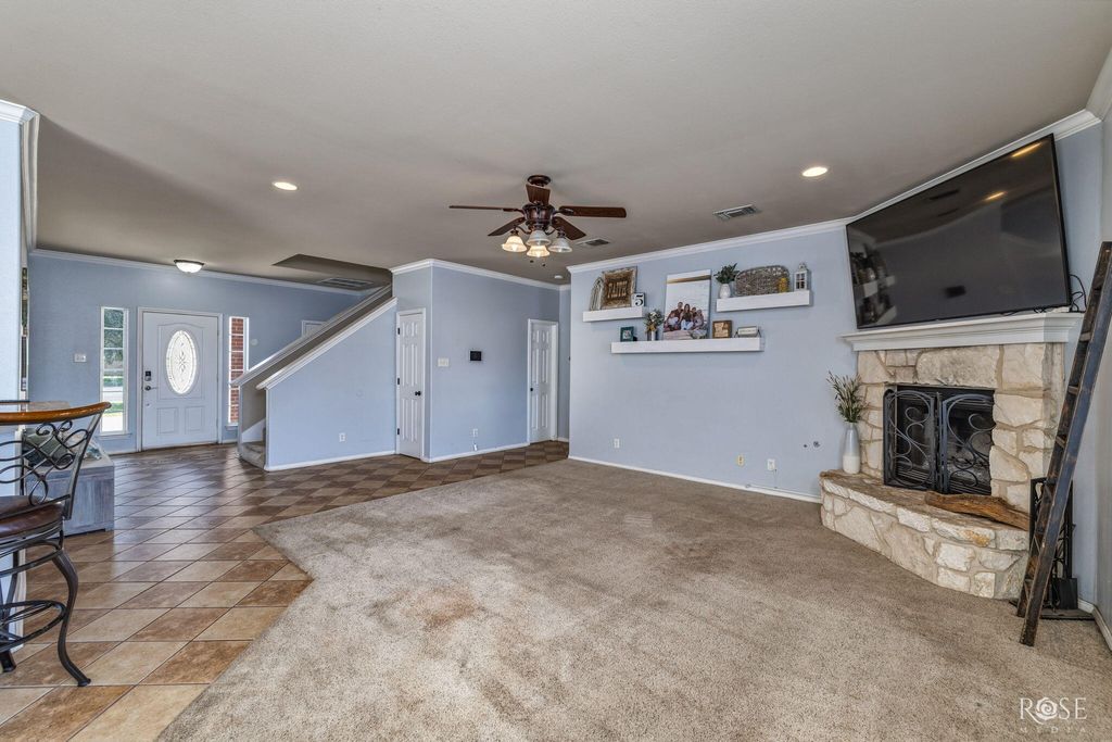 Image 8 of property listing at 5805 Lyndhurst Drive, San Angelo, TX 76901