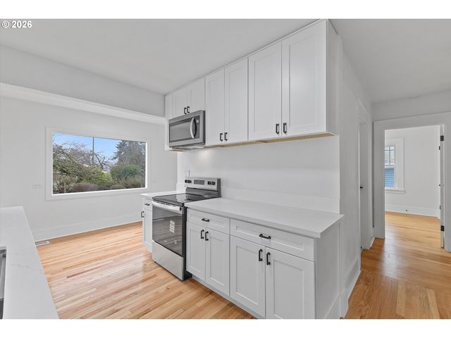 625 N STAFFORD St, Portland, OR 97217