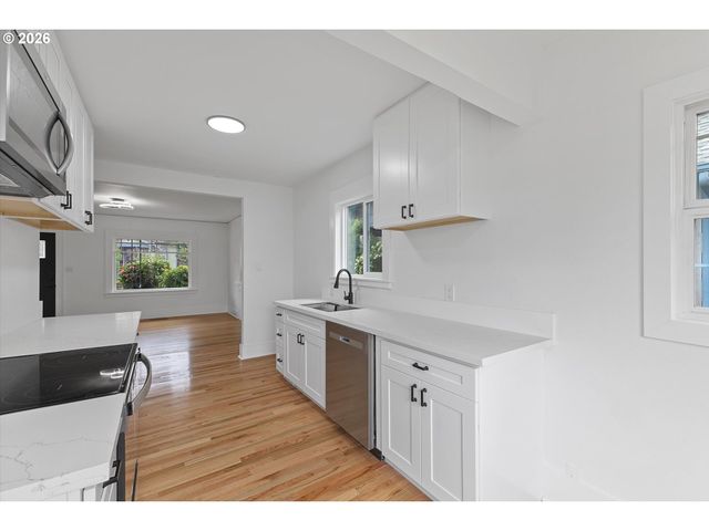 625 N STAFFORD St, Portland, OR 97217