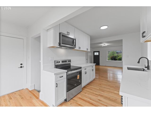 625 N STAFFORD St, Portland, OR 97217