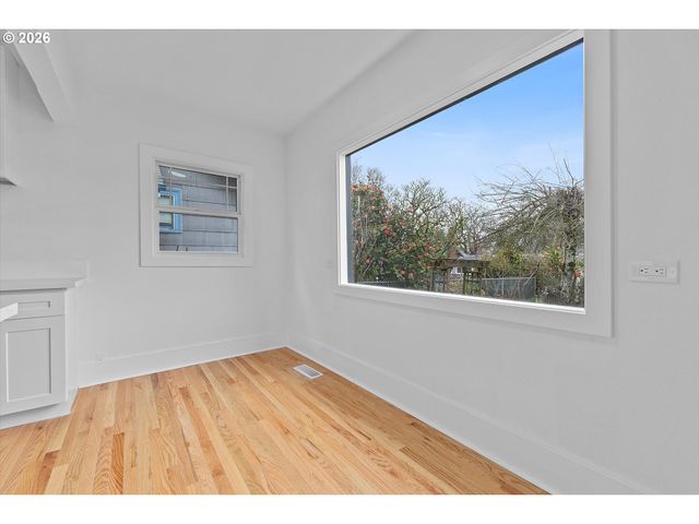 625 N STAFFORD St, Portland, OR 97217