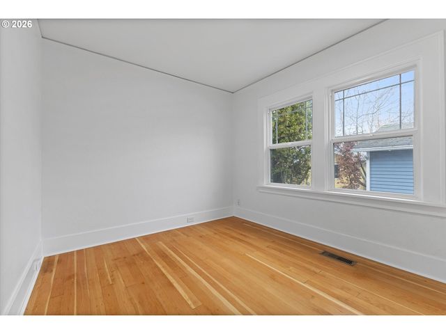 625 N STAFFORD St, Portland, OR 97217