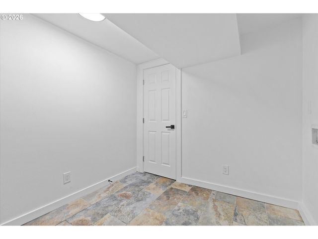 625 N STAFFORD St, Portland, OR 97217